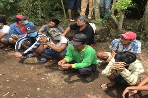 An Giang: Hàng chục người tụ tập đá gà bất chấp dịch COVID-19