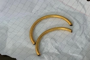 Nợ nần, 1 phụ nữ hoang báo bị 4 người tấn công cướp vàng