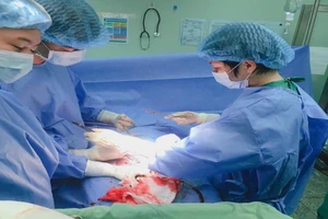 Cần Thơ: Cứu sống 1 phụ nữ thai ngoài tử cung thể hiếm gặp