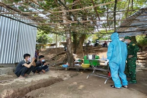 5 người trong gia đình nhập cảnh trái phép có 1 người dương tính COVID-19