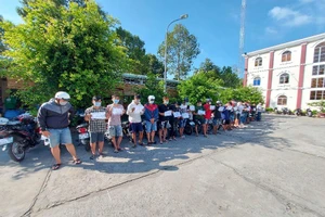 Vây bắt 30 thanh thiếu niên đua xe trái phép ở Cần Thơ