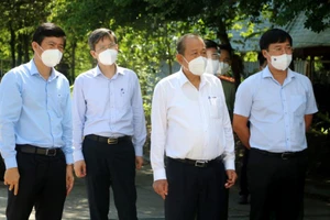 Phó Thủ tướng Trương Hòa Bình kiểm tra công tác chống dịch COVID-19 ở Đồng Tháp