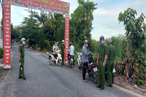 Công an TP Long Xuyên lập biên bản 317 trường hợp không tuân thủ Chỉ thị 16