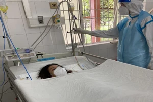 Cần Thơ: Cấp tốc mổ cấp cứu bắt con cho sản phụ nhiễm COVID-19