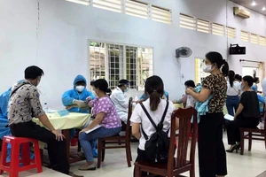 TP Trà Vinh tiêm vaccine phòng COVID-19 cho người dân