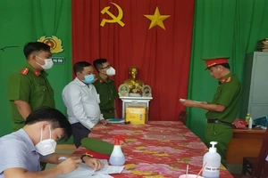 1 cựu bí thư xã ở An Giang bị khởi tố từ tin tố giác của dân