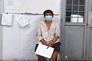 Đang cách ly tại nhà vẫn tụ tập ăn nhậu, đánh công an