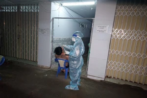 Đồng Tháp: phát hiện 2 người lẻn vào khu phong tỏa để ngủ