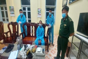 An Giang: Phát hiện tài xế vận chuyển tiền tệ, kim loại vàng trái phép