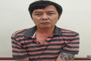 Bắt giam kẻ say, quậy phá rồi đâm cảnh sát