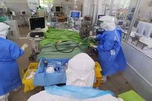 Cứu sống sản phụ bị lao màng phổi, nhiễm COVID-19 