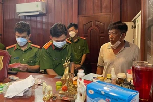 Bắt nguyên cán bộ công an rửa tiền cho 'bà trùm buôn lậu' Mười Tường