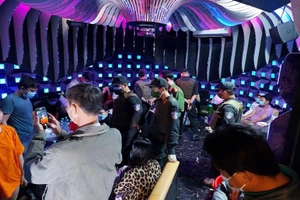 Đồng Tháp: 23 người dương tính ma túy, 1 người mắc COVID-19 trong quán karaoke