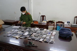 Đột nhập tiệm cầm đồ trộm 71 chiếc điện thoại 