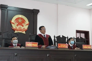 Vụ 'cướp xuyên không': Thay vì tuyên án, tòa thông báo hoãn để xác minh thêm