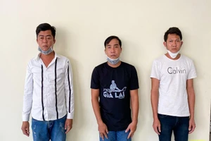 Bắt 5 người đòi thu tiền bảo kê các quán cà phê, gội đầu ở Cần Thơ