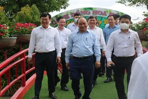 Chủ tịch nước Nguyễn Xuân Phúc làm việc tại Đồng Tháp