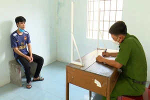 Ngủ gật, tài xế để xe tải lấn làn tông chết 2 người