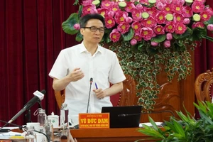 Phó Thủ tướng Vũ Đức Đam làm việc tại Vĩnh Long