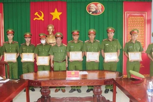 Công an Trà Vinh triệt phá hàng loạt ổ bạc 'khủng'