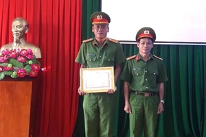 1 trưởng công an xã ở Đồng Tháp được tặng bằng khen vì liêm khiết, kiên quyết nói không với hối lộ