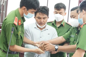 Vụ 'cướp xuyên không': Cha mẹ bị án thay con đi kêu oan