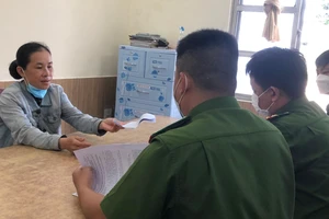 Từ tin báo của Văn phòng Công chứng, công an bắt 1 phụ nữ