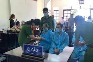 Vợ cán bộ biên phòng bị đề nghị phạt 3-4 năm tù về tội buôn lậu