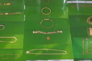 Chồng trộm tiền, vàng của vợ rồi bỏ trốn