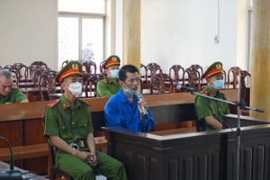 Vì sao phải trả hồ sơ vụ cán bộ hải quan bị cáo buộc buôn lậu đường?