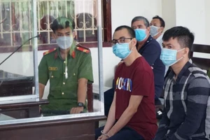 Hoãn phiên tòa xử 2 bị cáo hiếp dâm, giết hại cô gái câm điếc bẩm sinh