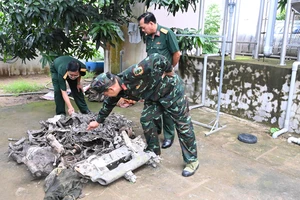 Phát hiện xác máy bay Hải quân Mỹ dưới vuông tôm ở Trà Vinh