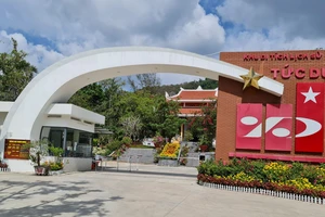 Đừng để doanh nghiệp quen kiểu làm trước xin sau