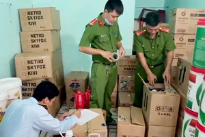 Bị tạm giữ vì bán số lượng lớn dầu nhớt giả nhiều thương hiệu nổi tiếng