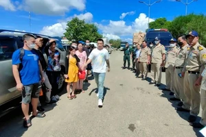 Biên phòng An Giang tiếp nhận 26 công dân do Campuchia trao trả