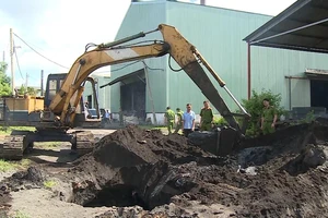 Cục Cảnh sát Môi trường phát hiện bãi chôn lấp chất thải nguy hại lớn ở Trà Vinh