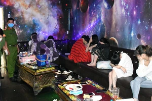 Trà Vinh: 58 người dương tính ma túy bay lắc trong quán karaoke