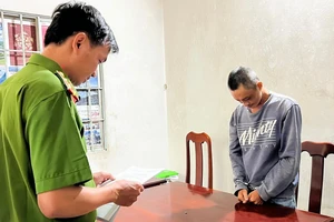 Bắt con nghiện cướp tài sản học sinh ở Vĩnh Long