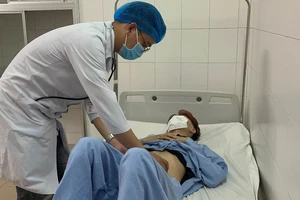 Đi vệ sinh ra máu ồ ạt, thanh niên suýt chết