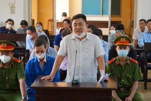 Xét xử 2 cán bộ thuế An Giang: Người thừa nhận hám lợi, người đỗ lỗi do hoàn cảnh