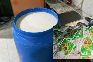 Bắt quả tang 2 người làm giả thuốc bảo vệ thực vật ngay tại chợ