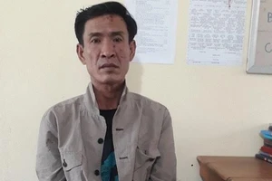 Bắt 2 người tông xe vào công an khi bị kiểm tra