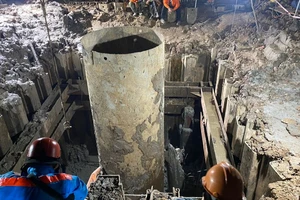 Ngày thứ 12 nhổ trụ bê tông có bé trai bị mắc kẹt ở Đồng Tháp