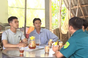 Giảng viên đại học viết đơn tình nguyện nhập ngũ