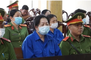 Xét xử lại vụ bà trùm buôn lậu Mười Tường tổ chức cho đàn em trốn đi nước ngoài