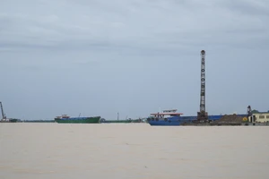 Vĩnh Long: Kiến nghị dừng khai thác cát từ cầu Mỹ Thuận đến phà Đình Khao