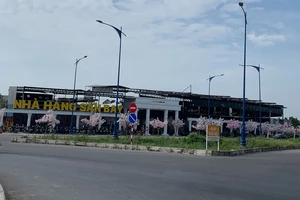 Cần Thơ: Nhà hàng ngàn mét vuông xây dựng trái phép trên đất lúa