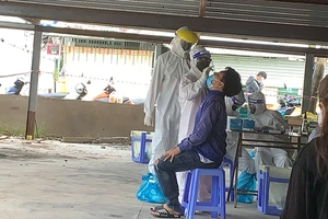 Cần Thơ: Mượn kít test Việt Á rồi chỉ định thầu để hợp thức hoá