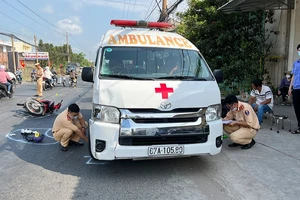 Xe chuyển bệnh từ thiện va chạm xe máy, 1 người tử vong