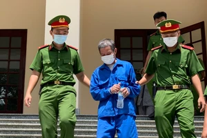 Tiêm thuốc trừ sâu vào người vợ vì nghĩ vợ không thương mình